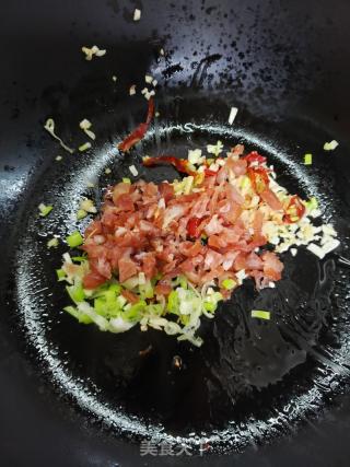 椒香腊肠毛芹菜的做法步骤：4