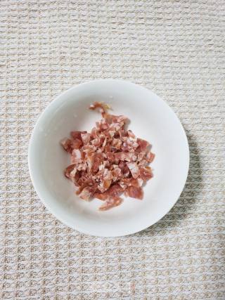 椒香腊肠毛芹菜的做法步骤：2