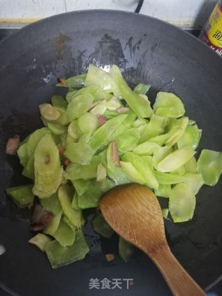 腊肉炒莴笋的做法步骤：5