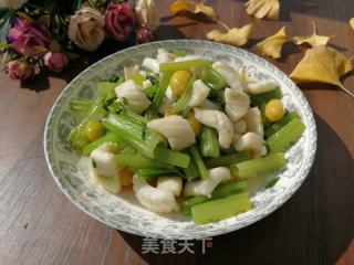芹菜白果炒鱿鱼的做法步骤：9