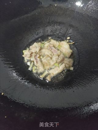 平菇韭菜炒肉的做法步骤：2