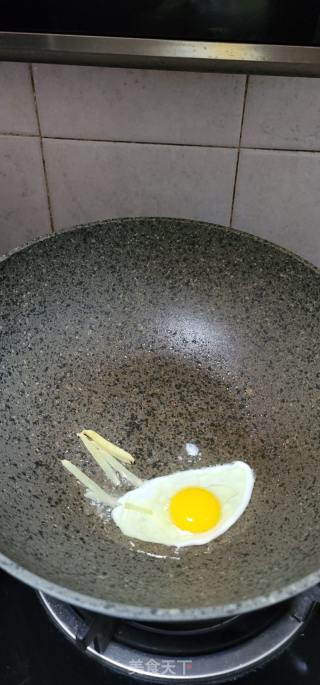 香菇鸡蛋白菜汤的做法步骤：2
