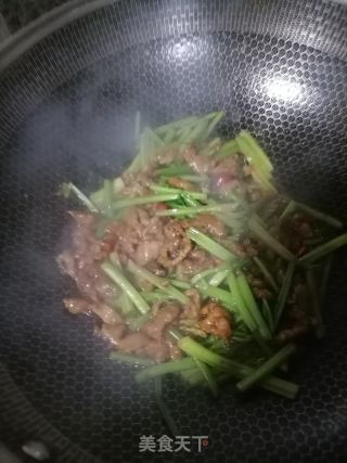 芹菜炒肉的做法步骤：6
