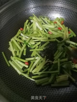 芹菜炒肉的做法步骤：4