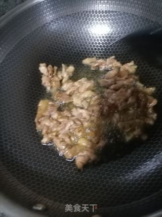 芹菜炒肉的做法步骤：3