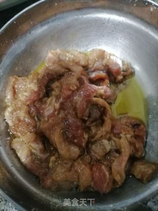 芹菜炒肉的做法步骤：2