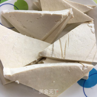 五花肉烧豆腐的做法步骤：2