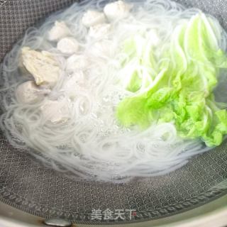 鸡肉丸汤粉的做法步骤：7