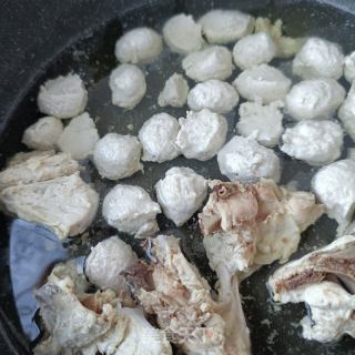 鸡肉丸汤粉的做法步骤：5