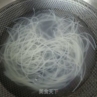 鸡肉丸汤粉的做法步骤：3