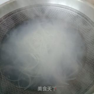 鸡肉丸汤粉的做法步骤：2