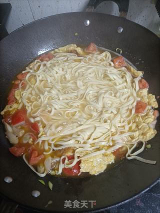 西红柿鸡蛋面的做法步骤：9