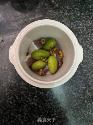 橄榄霍斛炖瘦肉的做法步骤：5