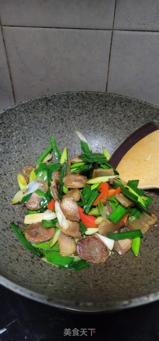 青蒜炒腊味的做法步骤：9
