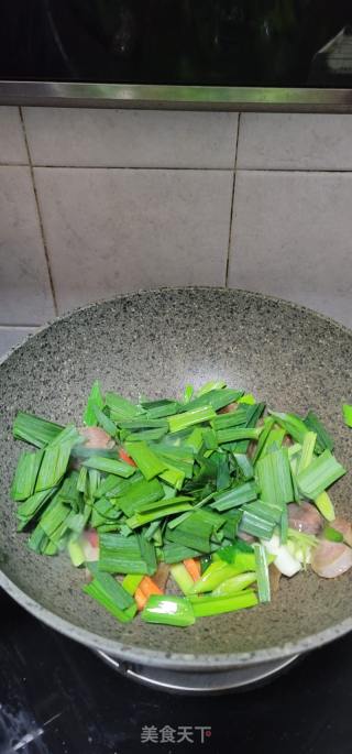 青蒜炒腊味的做法步骤：7