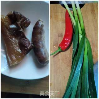 青蒜炒腊味的做法步骤：1