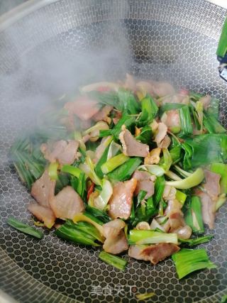 腊肉炒蒜苗的做法步骤：6
