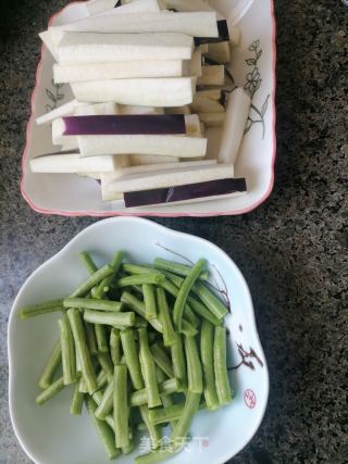 茄子豆角的做法步骤：1