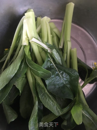 肉片炒菜心的做法步骤：1