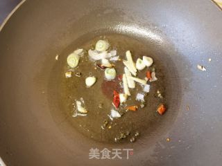 洋葱木耳炒虾仁的做法步骤：7
