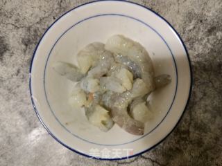 洋葱木耳炒虾仁的做法步骤：3