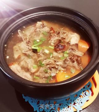 胡萝卜烤鸭架汤????????????的做法步骤：4