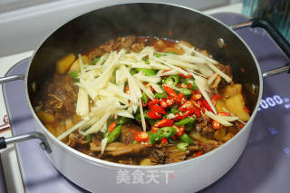 仔姜鸭焖土豆的做法步骤：12