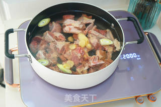仔姜鸭焖土豆的做法步骤：1