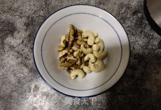 核桃腰果红枣豆浆的做法步骤：1