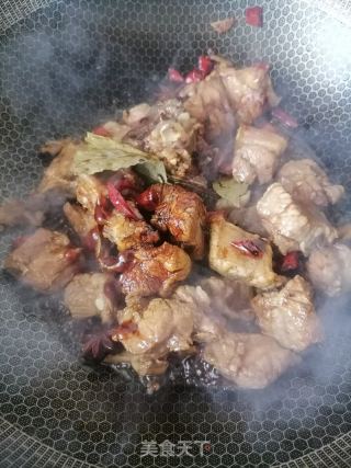 土豆烧排骨的做法步骤：4