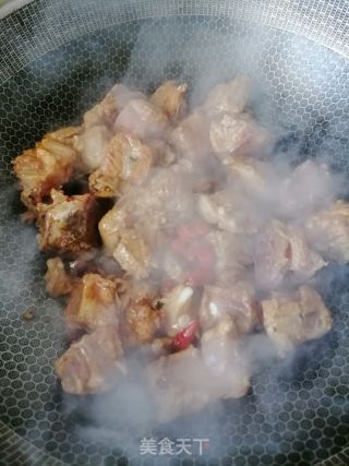 土豆烧排骨的做法步骤：3