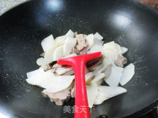 鸭肝炒白佛手瓜的做法步骤：9