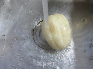鸭肝炒白佛手瓜的做法步骤：3