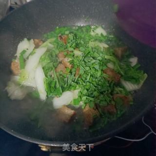 蒜香白菜炖鱼豆腐的做法步骤：11