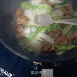 蒜香白菜炖鱼豆腐的做法步骤：10