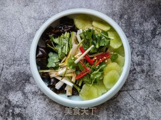 莴笋拌木耳的做法步骤：7