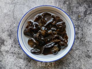 莴笋拌木耳的做法步骤：4