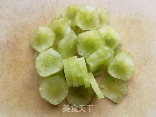 莴笋拌木耳的做法步骤：2