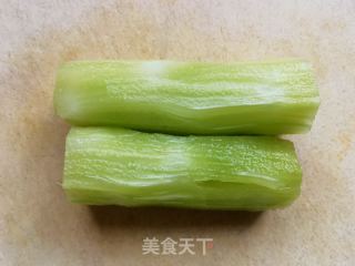 莴笋拌木耳的做法步骤：1