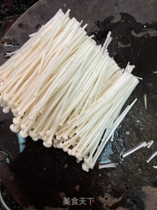 金针菇牛肉煲的做法步骤：5