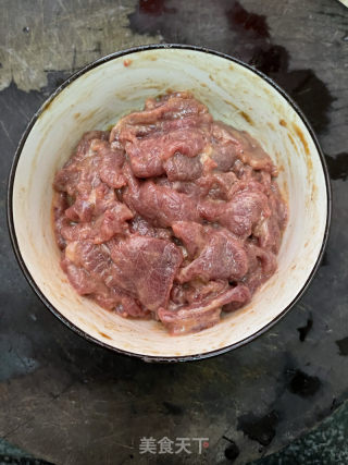 金针菇牛肉煲的做法步骤：3