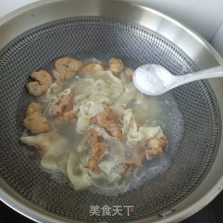 “热汤面”蒜香酥肉宽面的做法步骤：9