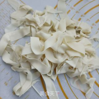 “热汤面”蒜香酥肉宽面的做法步骤：6