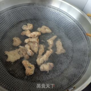 “热汤面”蒜香酥肉宽面的做法步骤：2