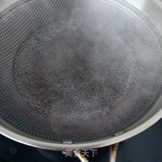 “热汤面”蒜香酥肉宽面的做法步骤：1