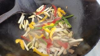 快手小炒——肉炒花生芽的做法步骤：9