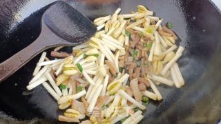 快手小炒——肉炒花生芽的做法步骤：8