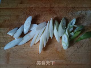 葱爆鸡蛋的做法步骤：2