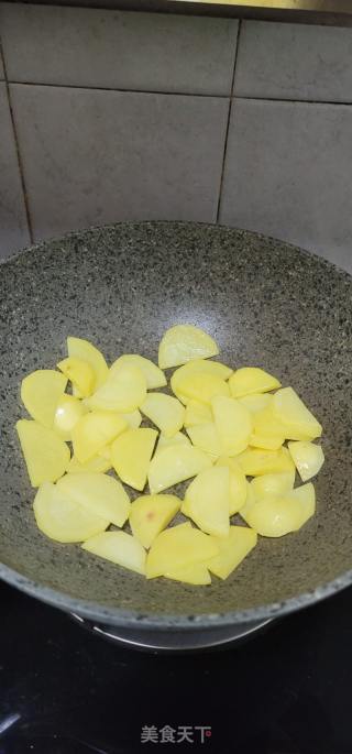 干锅土豆片的做法步骤：2