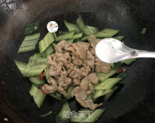 黄瓜炒肉片的做法步骤：9